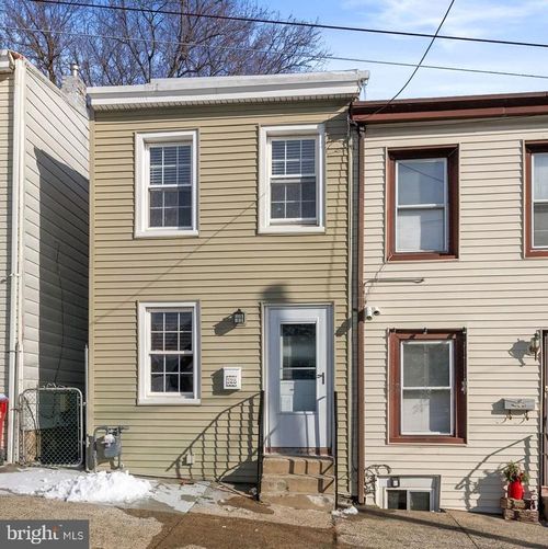328 E 6th Ave, CONSHOHOCKEN, PA, 19428-1721 | Card Image