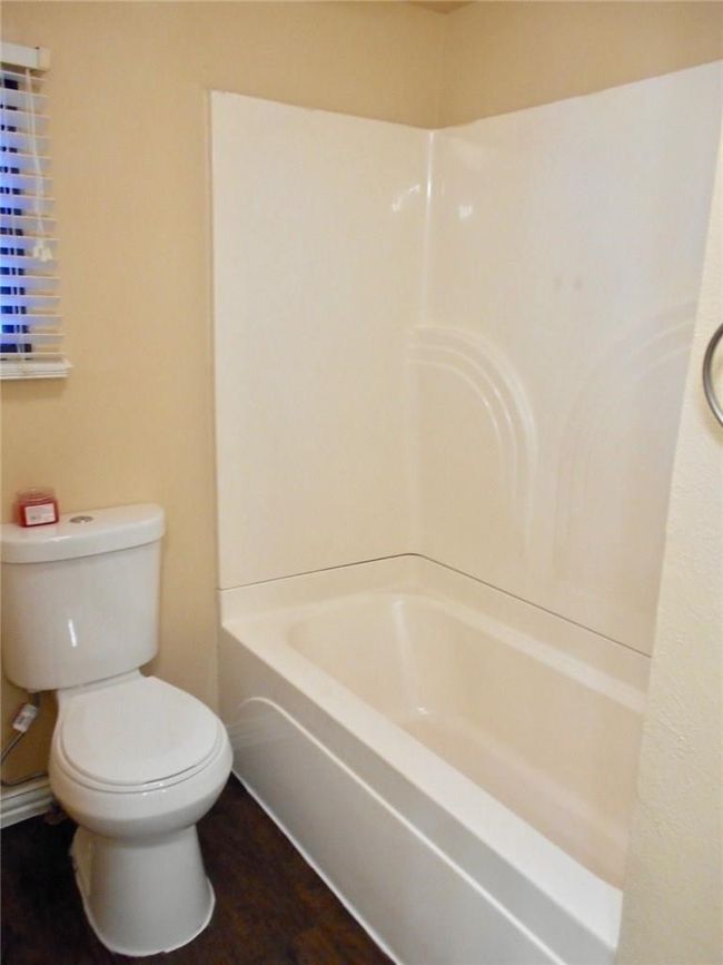 Full bathroom with toilet and washtub / shower combination | Image 15