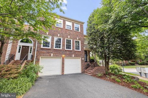 4418 S Pershing Ct, Arlington, VA, 22204-1379 | Card Image