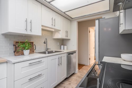 303-1360 Martin St, White Rock, BC, V4B3W5 | Card Image