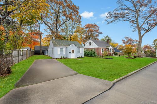 19 Admiral St, Port Jefferson Station, NY, 11776-1401 | Card Image