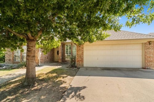 8304 Emerald Cir, North Richland Hills, TX, 76180-5774 | Card Image