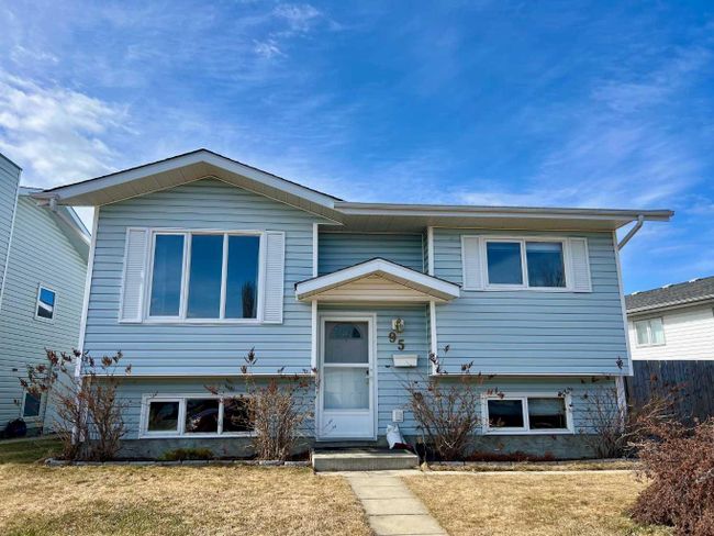 95 Eversole Crescent, Home with 4 bedrooms, 2 bathrooms and 2 parking in Red Deer AB | Image 1
