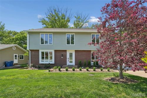 463 Maymont Dr, Ballwin, MO, 63011-3432 | Card Image
