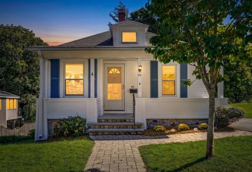 83 Beacon St, Melrose, MA, 02176-5629 | Card Image