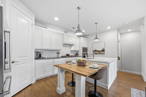 2-1900 Caddo St, Dallas, TX, 75204-4223 | Card Image