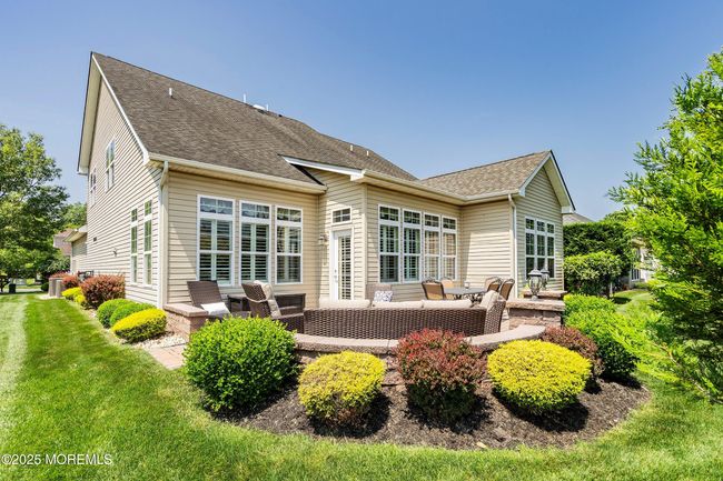 19 E Francesa Ct, Home with 3 bedrooms, 3 bathrooms and null parking in Farmingdale NJ | Image 8