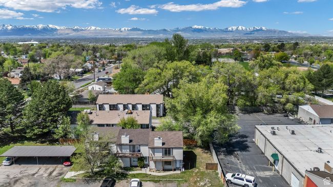 Bird's eye view with a mountain view | Image 19