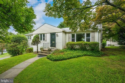 8404 Farrell Dr, CHEVY CHASE, MD, 20815-3882 | Card Image