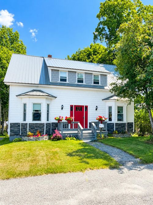 31 Spruce Street, East Millinocket, ME, 04430 | Card Image