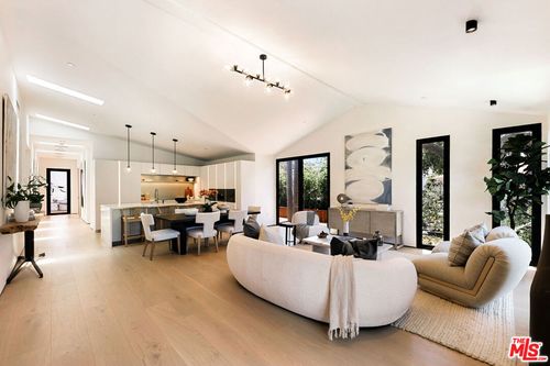 2202 California Ave, Santa Monica, CA, 90403-4524 | Card Image