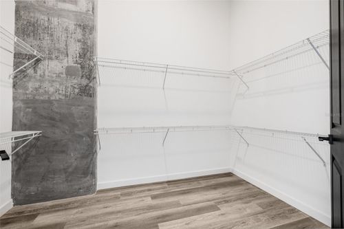 ph-1612-221 Main St N, St Petersburg, FL, 33716 | Card Image