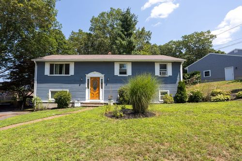 121 Cross Bow Ln, West Warwick, RI, 02893-5568 | Card Image