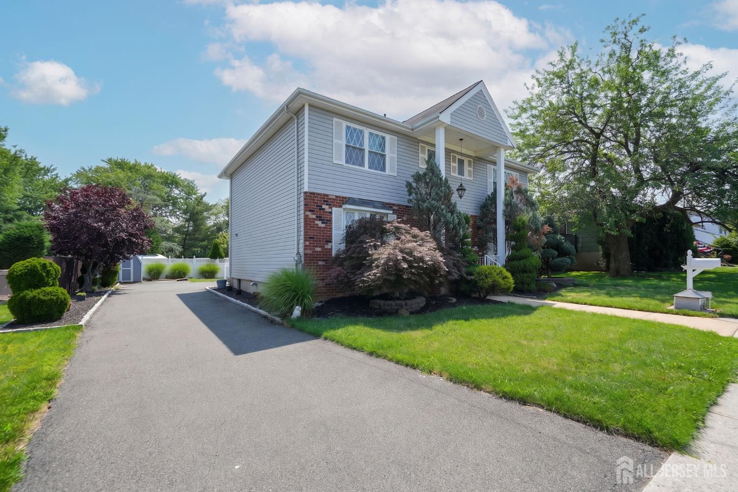 Residential in Fords 5
