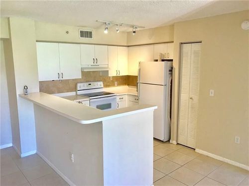104-7864 Sonoma Springs Cir, Lake Worth, FL, 33463-7937 | Card Image