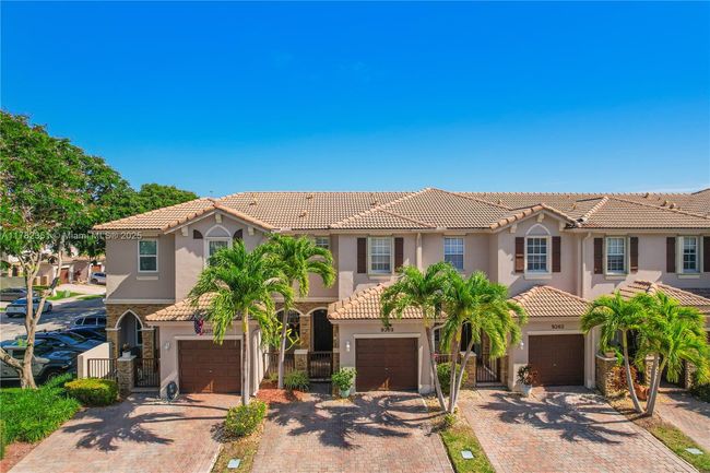9369 Sw 221 St St, Townhouse with 2 bedrooms, 3 bathrooms and null parking in Cutler Bay FL | Image 5