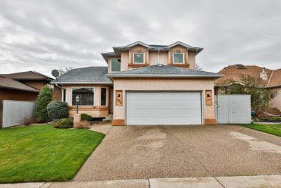 300 Coachwood Pt W, House detached with 3 bedrooms, 2 bathrooms and 4 parking in Lethbridge AB | Image 2