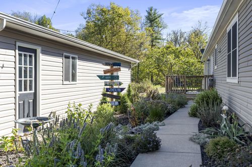 6933 Jersey Mill Rd, Alexandria, OH, 43001-9703 | Card Image