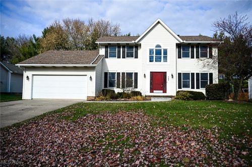 744 Lawrence Dr, Wadsworth, OH, 44281-8452 | Card Image
