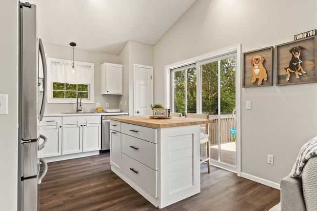 7371 Devin Ln, Townhouse with 3 bedrooms, 3 bathrooms and null parking in Shakopee MN | Image 6