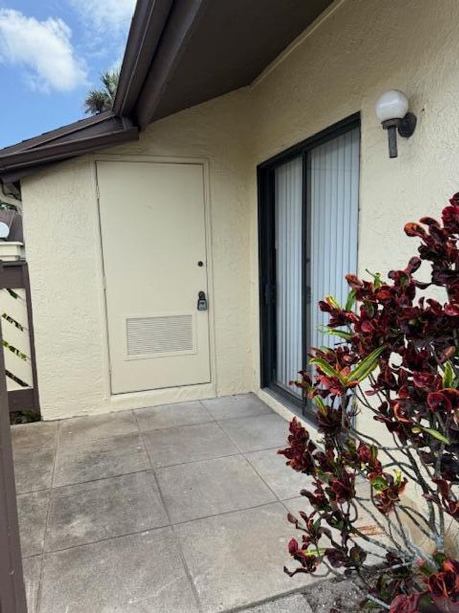 197 Star Clusters Ct, Condo with 2 bedrooms, 2 bathrooms and null parking in Royal Palm Beach FL | Image 14