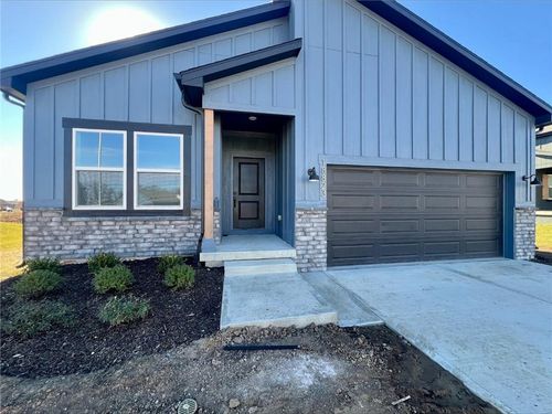 18823 W 188th Ter, Spring Hill, KS, 66083-6120 | Card Image