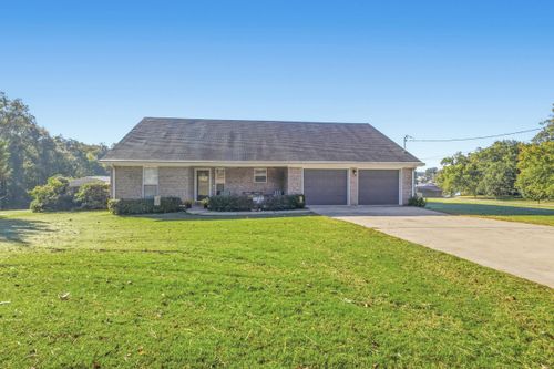 220 Riverhaven Dr, Muscle Shoals, AL, 35661-4135 | Card Image