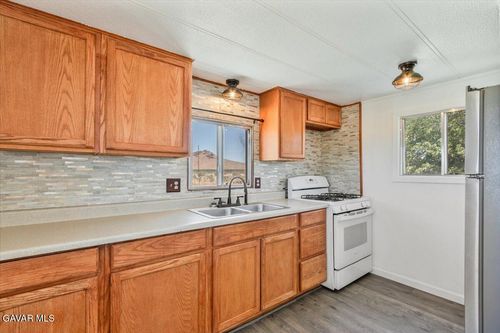 2-5457 61st St W, Rosamond, CA, 93560-6269 | Card Image