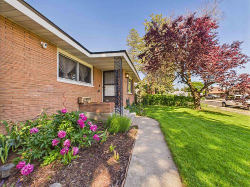1108 W Gordon Ave, Spokane, WA, 99205-2747 | Card Image