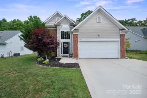 16337 Greybriar Forest Ln, Charlotte, NC, 28278-7658 | Card Image