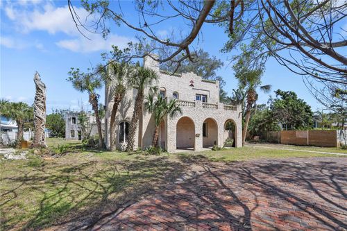 636 Sunset Dr S, St Petersburg, FL, 33707-1137 | Card Image