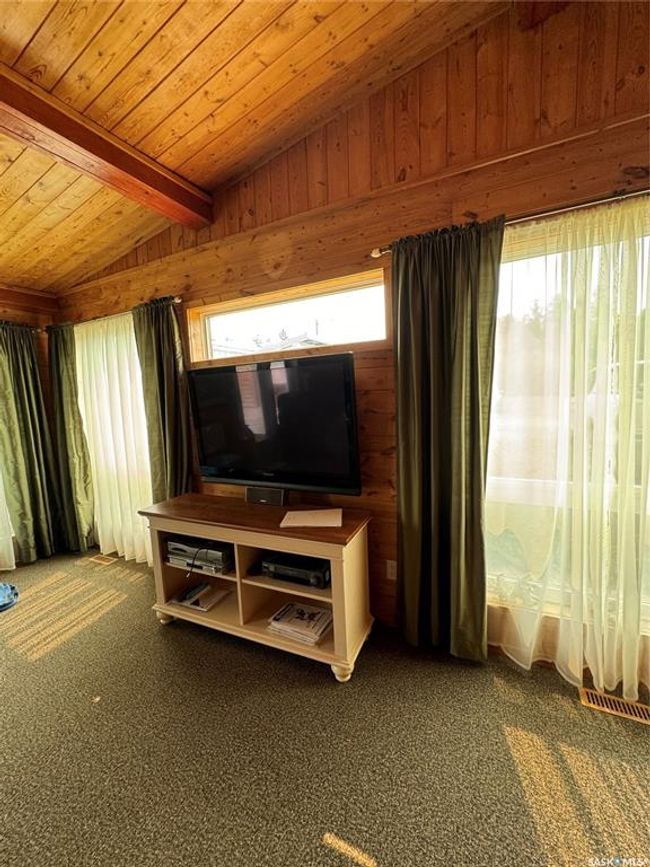 tv & stand included | Image 10