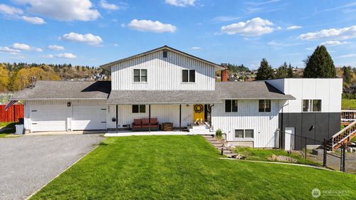 9025 67th Ave Ne, Marysville, WA, 98270-7817 | Card Image