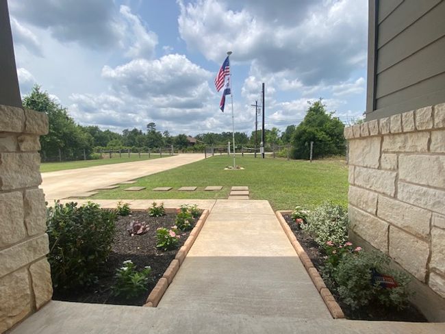 254 Cardinal Loop, House other with 3 bedrooms, 2 bathrooms and null parking in Paige TX | Image 37