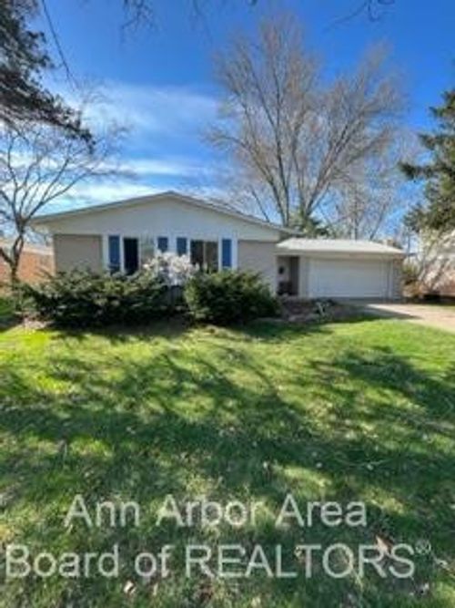 2912 Renfrew St, Ann Arbor, MI, 48105-1454 | Card Image