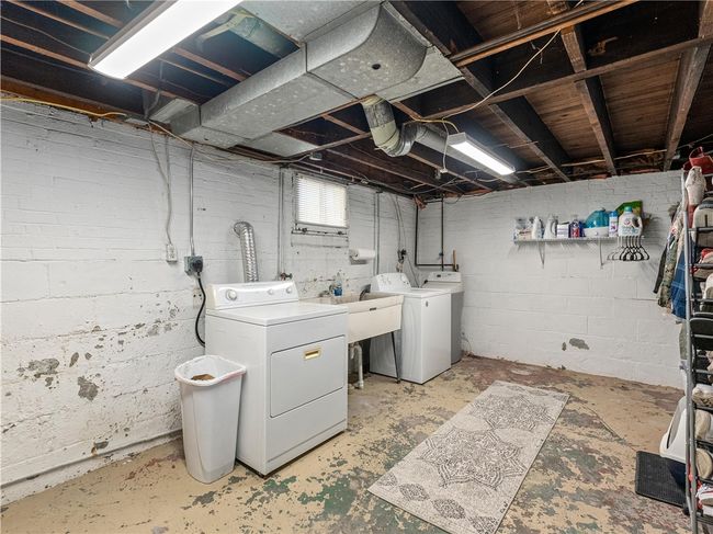 1411 2 Nd St, House other with 3 bedrooms, 3 bathrooms and 1 parking in Beaver PA | Image 25
