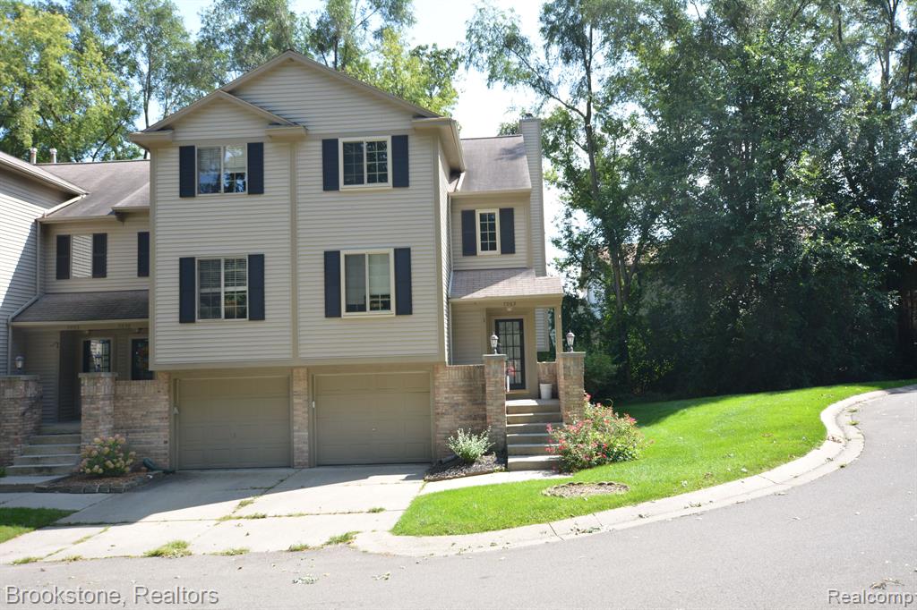Colonial Oaks Dr, Waterford, MI 48327 #1