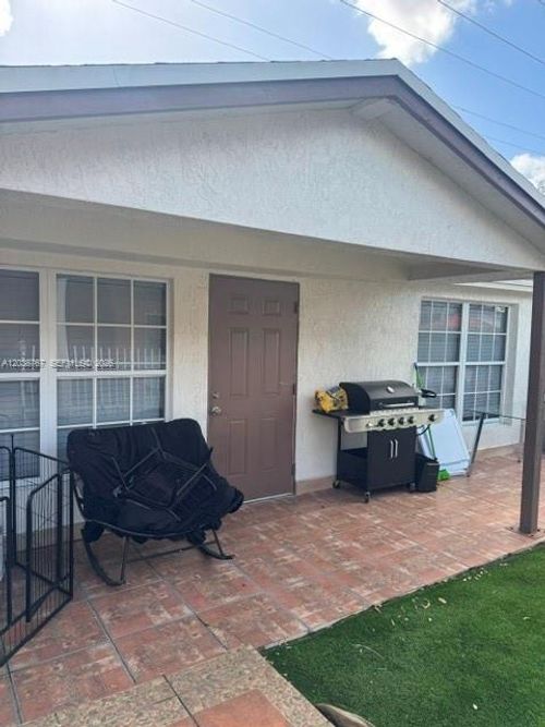211 Sw 71st Ave, Miami, FL, 33144-2617 | Card Image