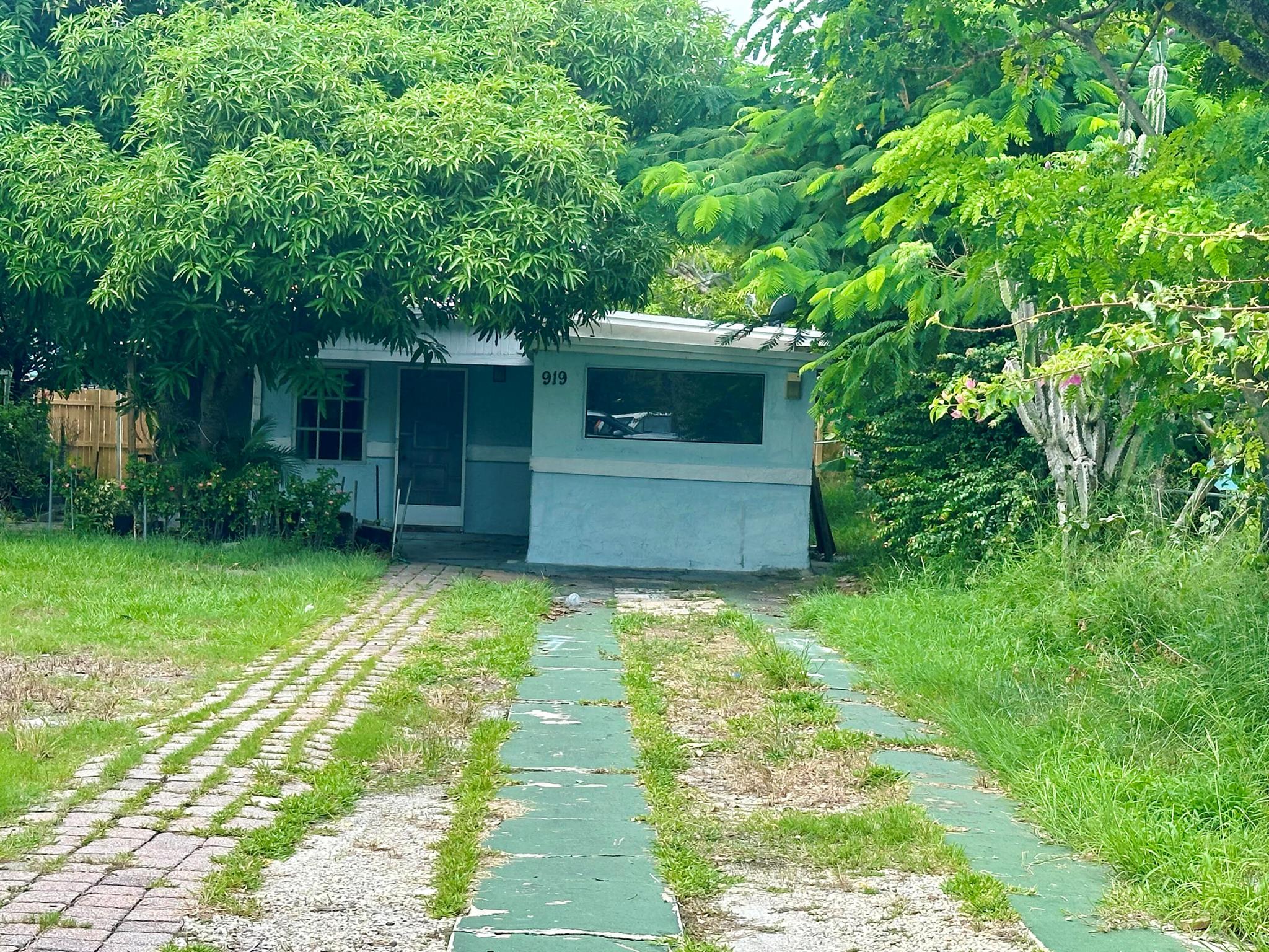 H St, Lake Worth, FL 33460