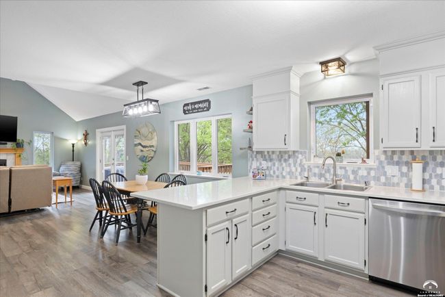 11096 43 Rd St, Home with 3 bedrooms, 3 bathrooms and null parking in Perry KS | Image 9