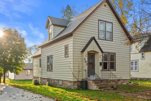 107 S Vine Ave, Marshfield, WI, 54449-3746 | Card Image