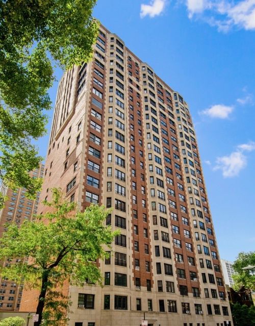 21ad-421 W Melrose St, CHICAGO, IL, 60657-3848 | Card Image