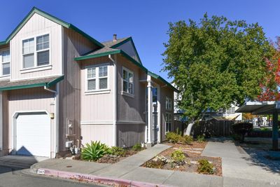 1547 Pinebrook Pl, Townhouse with 2 bedrooms, 1 bathrooms and 2 parking in Santa Rosa CA | Image 2