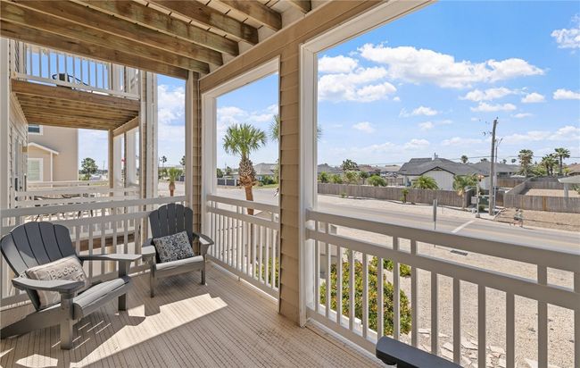 Balcony on second level | Image 9