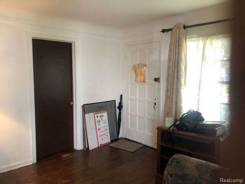 8620 Pierson St, Detroit, MI, 48228-2832 | Card Image