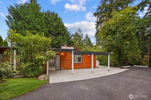3240 90th Pl Se, Mercer Island, WA, 98040-3121 | Card Image