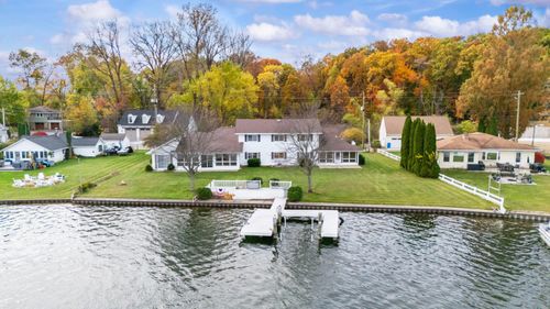 55091 Indian Trl, Eau Claire, MI, 49111-9554 | Card Image