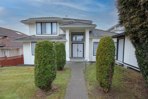 8213 152 St, Surrey, BC, V3S3M6 | Card Image