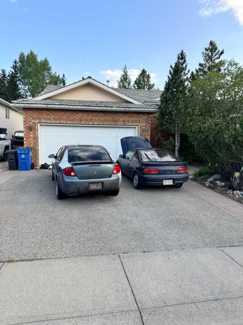 34 West Hall Place, Cochrane, AB, T4C1M5 | Card Image