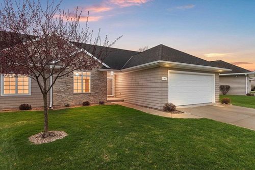 1743 Remington Ridge Way, LEDGEVIEW, WI, 54115 | Card Image